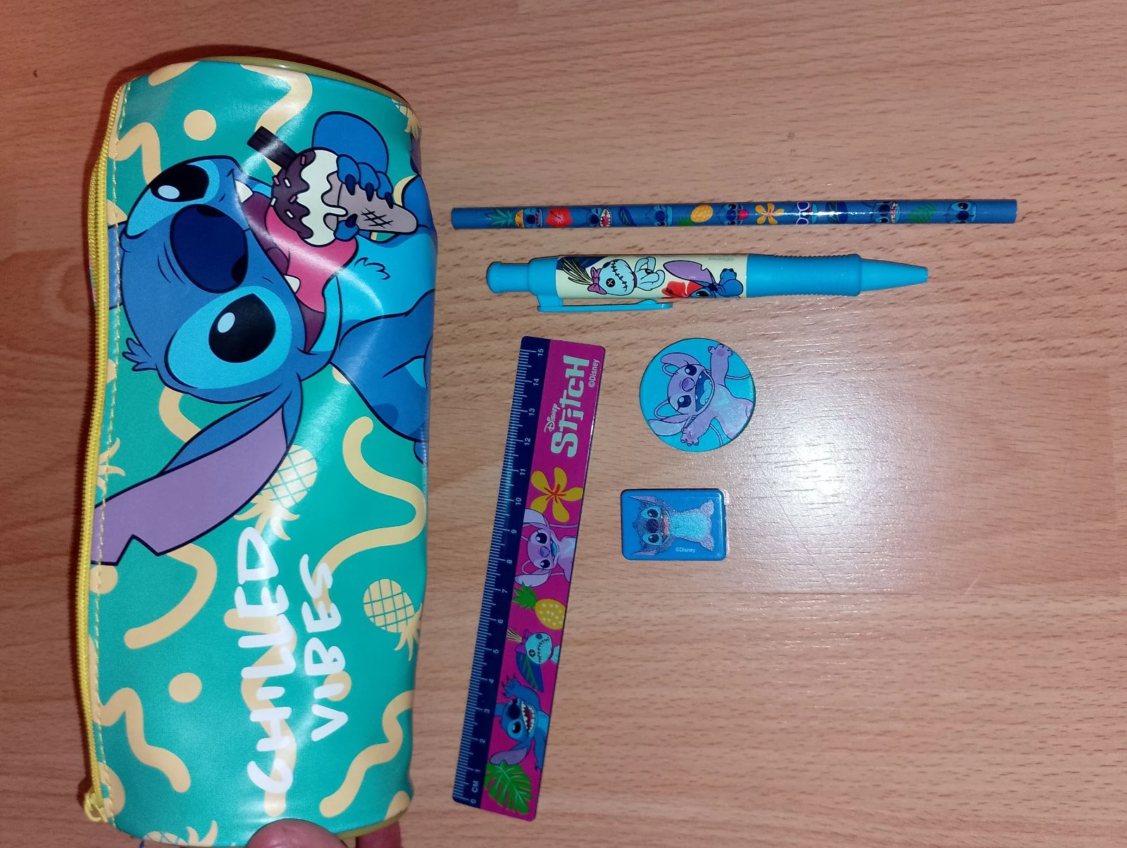 Lote nuevo de papelería Disney Stitch con estuche – photo 2